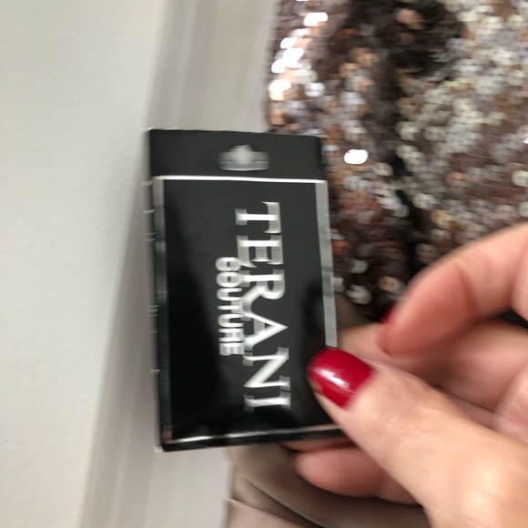 NEW!! Short formal dress - Picture 4 of 15